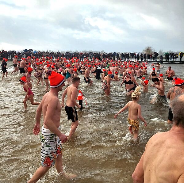 Nieuwjaarsduik GZVW Blauwestad Blauwestad