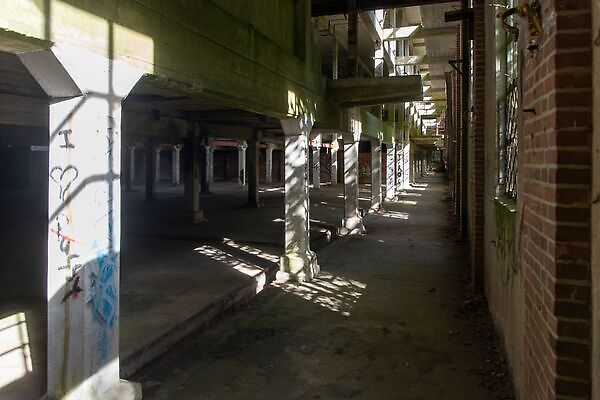 Foto Oude aardappelmeelfabriek in huidige Ecodorp Land van Aine in Ter Apel Ter Apel