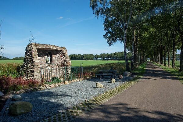 Foto De Mariagrot in Laudermarke bij Ter Apel Ter Apel