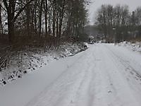 Wandelpad met een dikke laag sneeuw Beerta, Oldambt