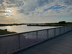 Ondergaande zon Oldambtmeer vanaf Pieter Smitbrug Blauwestad, Oldambt