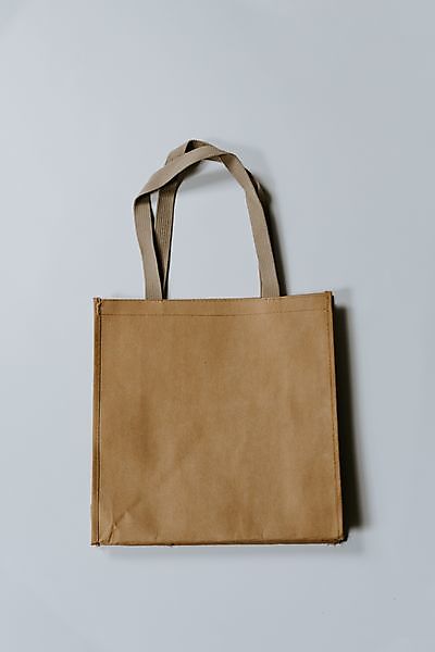 Tote bag, wat is het eigenlijk en vanwaar deze naam?