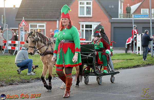 Feestelijke Santaride fleurt Onstwedde op